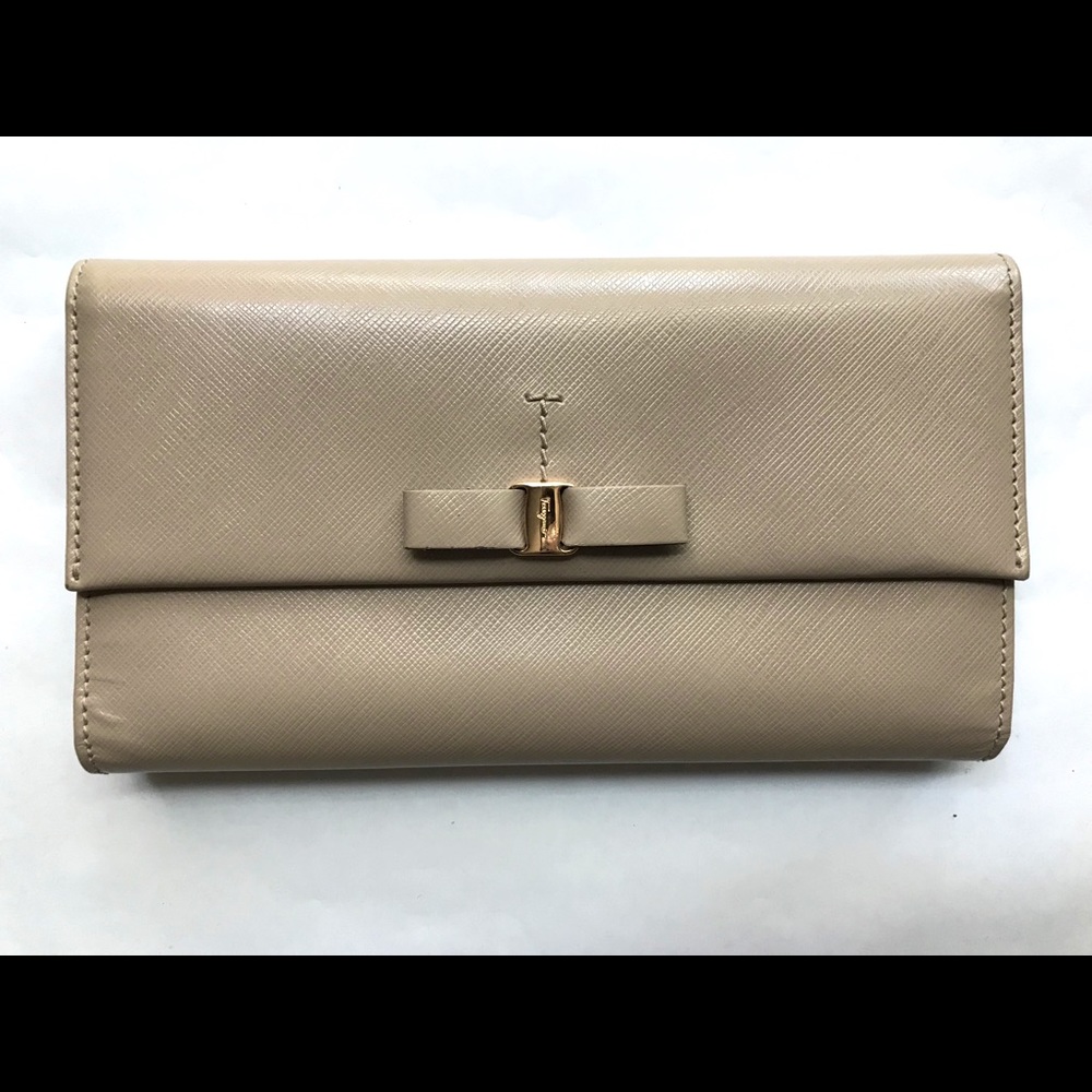 Salvatore Ferragamo  nude pink classic bow wallet